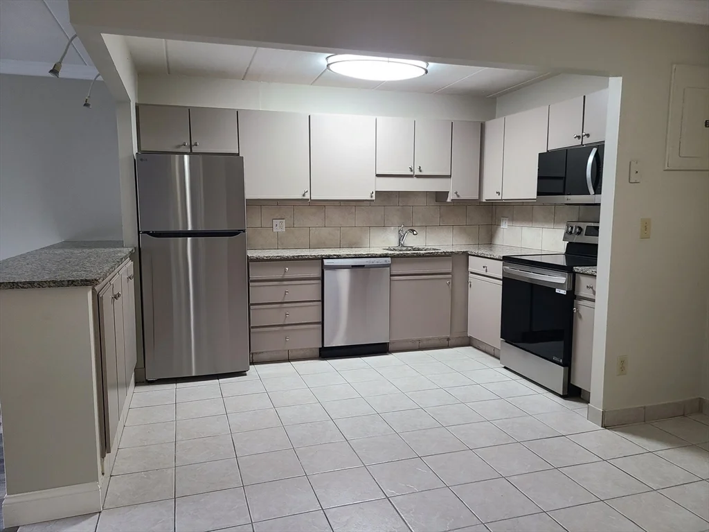 2 bed, 1 bath apartment for rent at 566 Washington St Unit 46, Weymouth — photo 7 of 23