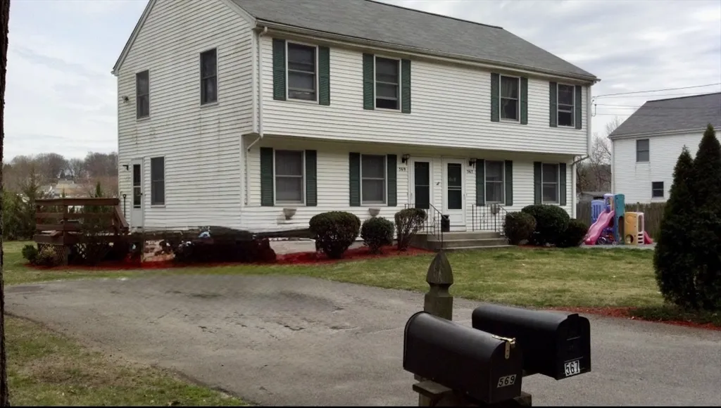 3 bed, 1 bath apartment for rent at 567 Mendon Rd Unit 1, Attleboro — photo 1 of 16