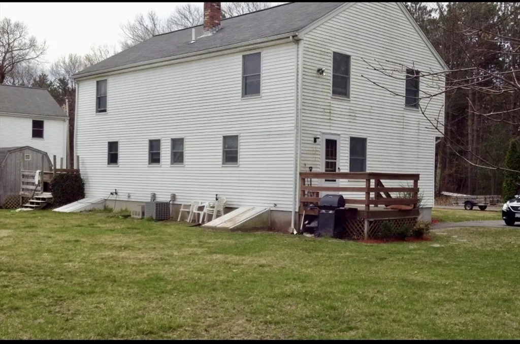 3 bed, 1 bath apartment for rent at 567 Mendon Rd Unit 1, Attleboro — photo 2 of 16