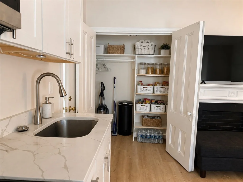 1 bed, 1 bath apartment for rent at 568 Main St Unit 1, Woburn — photo 4 of 11