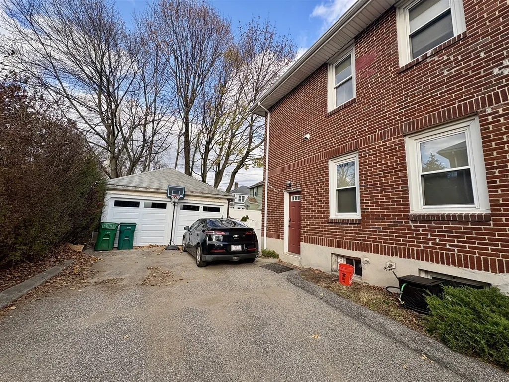 3 bed, 1 bath apartment for rent at 569 Commonwealth Ave Unit 2, Newton — photo 20 of 21