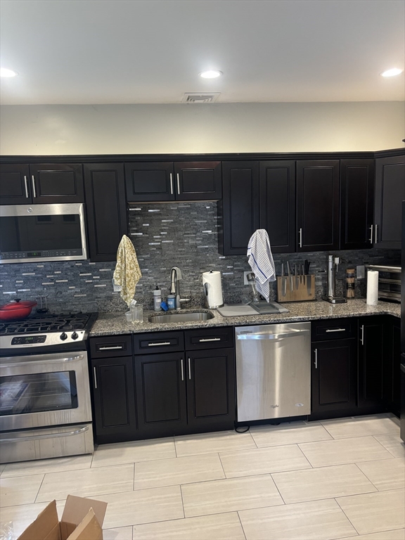 3 bed, 1 bath apartment for rent at 569 Commonwealth Ave Unit 2, Newton — photo 4 of 21