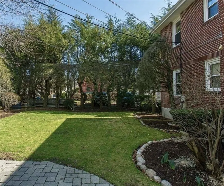 3 bed, 1 bath apartment for rent at 569 Commonwealth Ave Unit 2, Newton — photo 21 of 21
