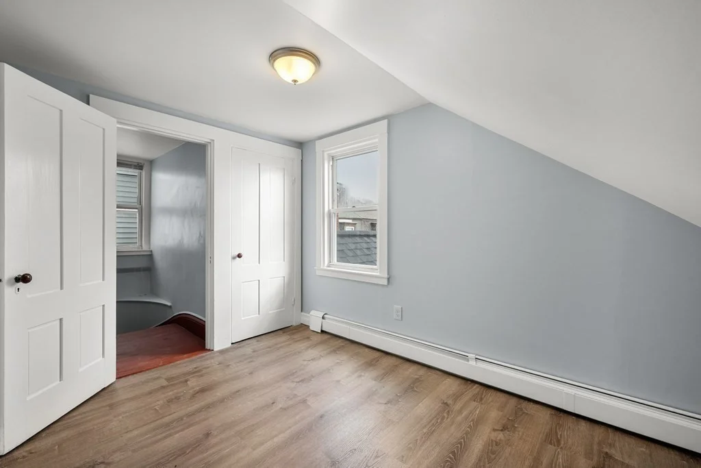 5 bed, 2 bath apartment for rent at 569 E 6th Unit 2, South Boston — photo 21 of 28