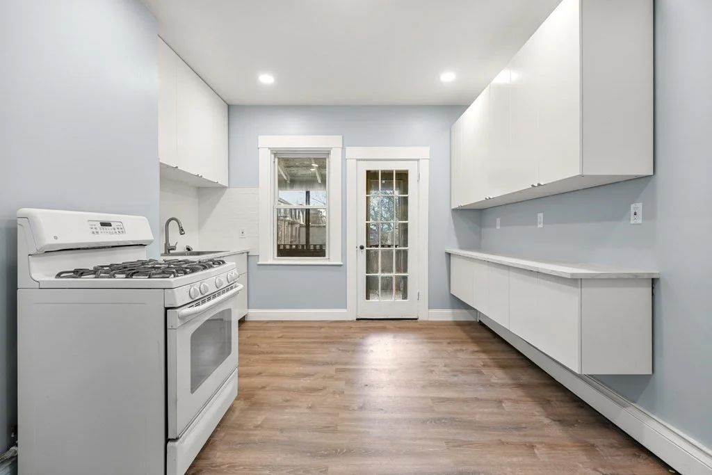 5 bed, 2 bath apartment for rent at 569 E 6th Unit 2, South Boston — photo 5 of 28