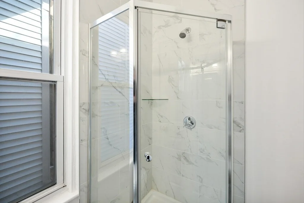 5 bed, 2 bath apartment for rent at 569 E 6th Unit 2, South Boston — photo 17 of 28