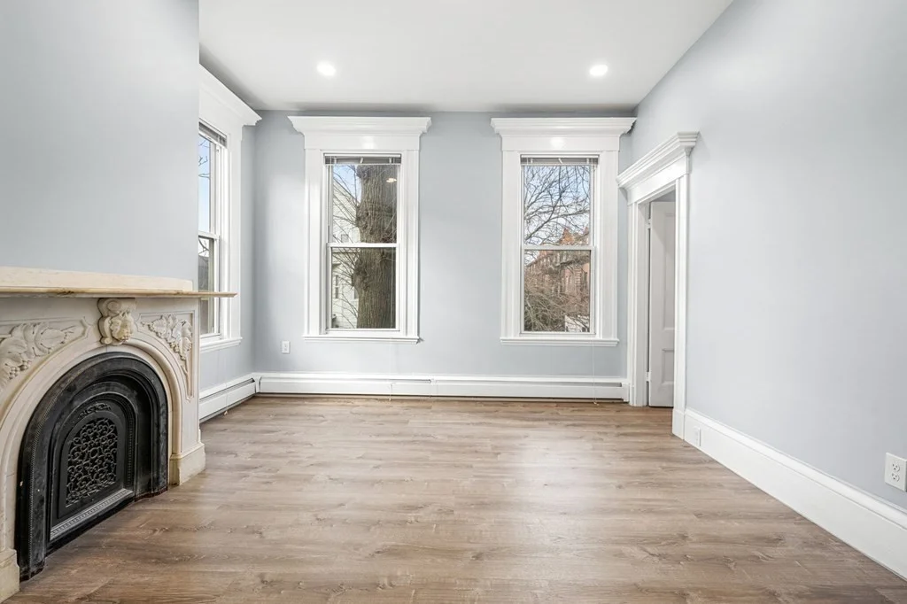 5 bed, 2 bath apartment for rent at 569 E 6th Unit 2, South Boston — photo 3 of 28