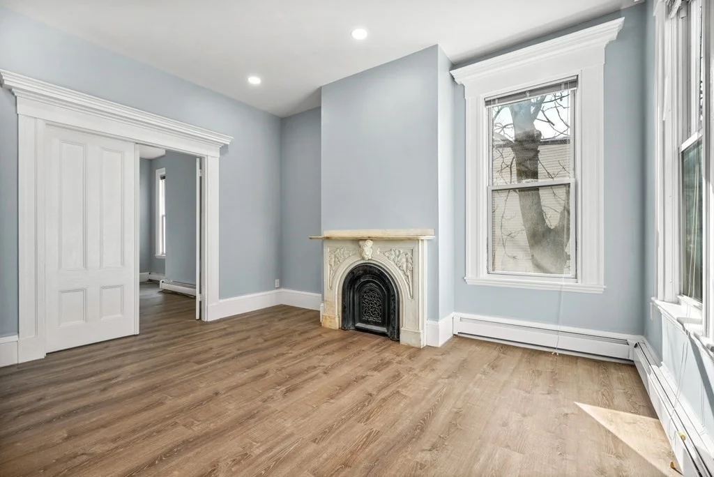 5 bed, 2 bath apartment for rent at 569 E 6th Unit 2, South Boston — photo 2 of 28