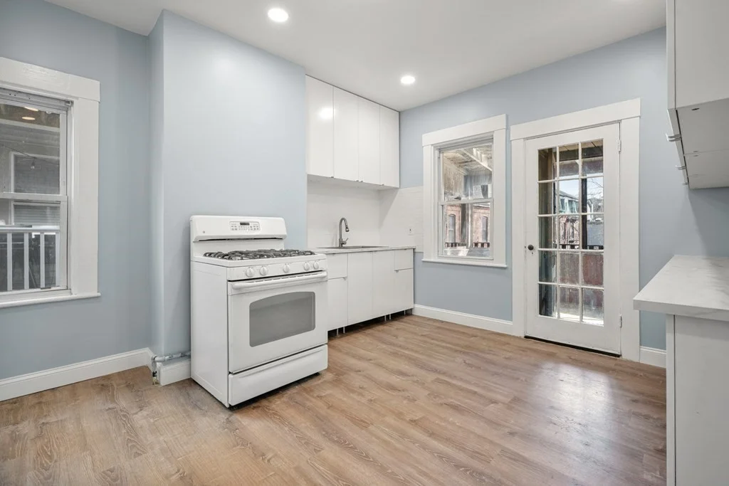 5 bed, 2 bath apartment for rent at 569 E 6th Unit 2, South Boston — photo 6 of 28