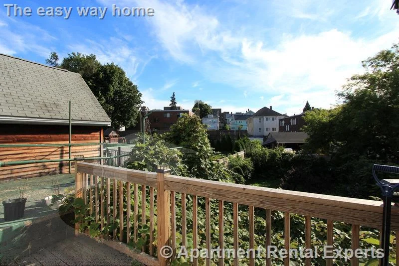 3 bed, 1 bath apartment for rent at 569 Main St Unit 1, Tufts — photo 15 of 17