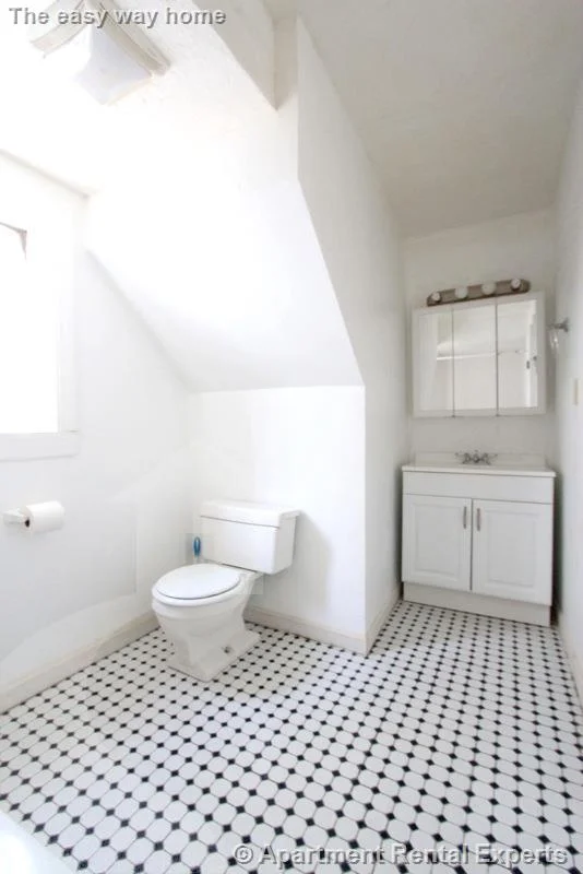 3 bed, 1 bath apartment for rent at 569 Main St Unit 1, Tufts — photo 12 of 17