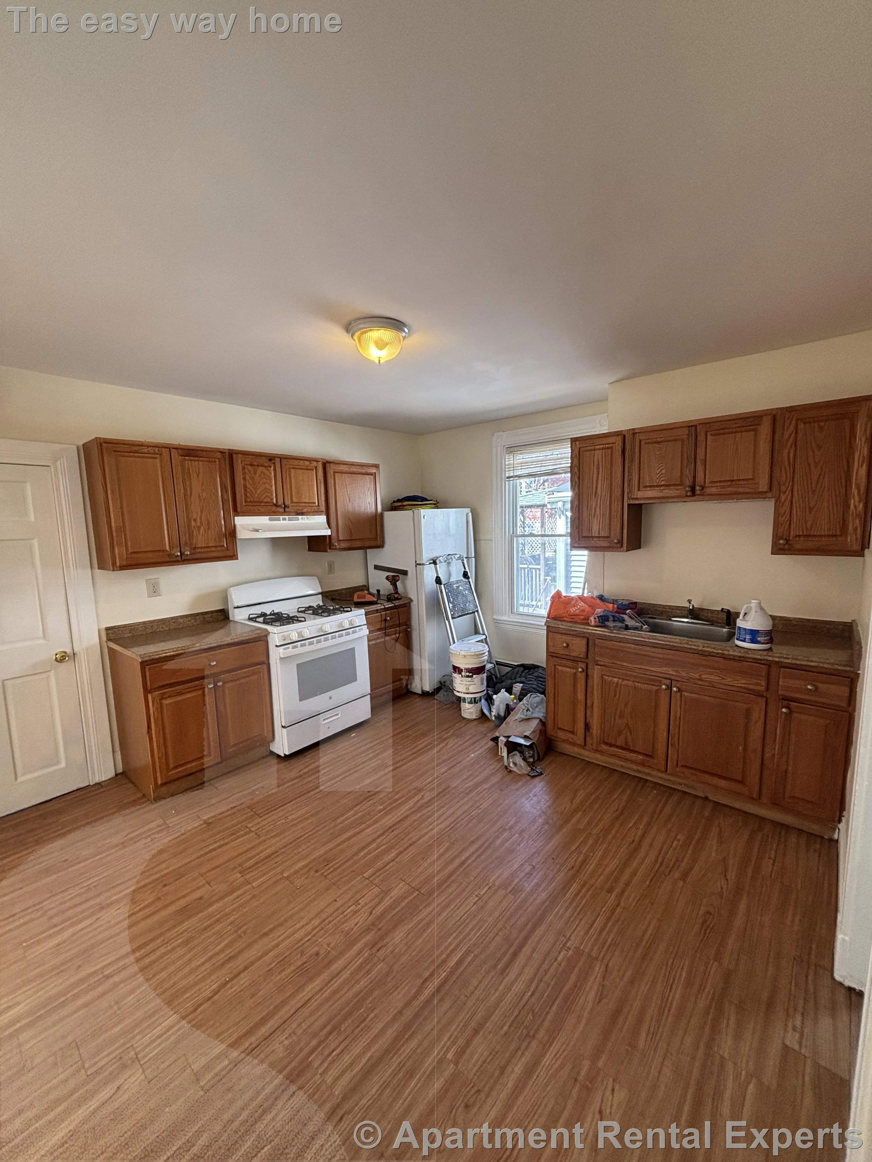 3 bed, 1 bath apartment for rent at 569 Main St Unit 1, Tufts — photo 1 of 17