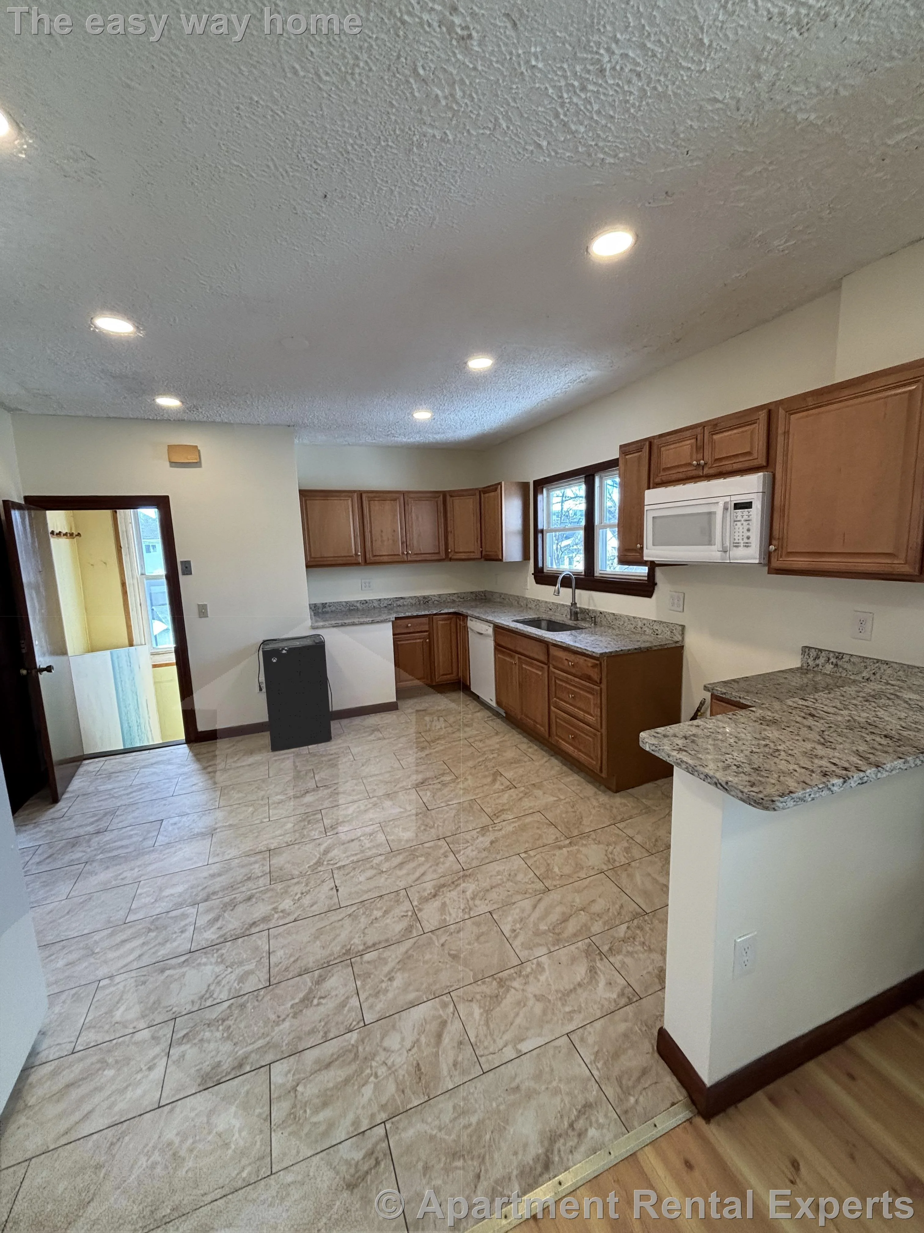 4 bed, 2 bath apartment for rent at 569 Main St Unit 2, Magoun Square — photo 3 of 14