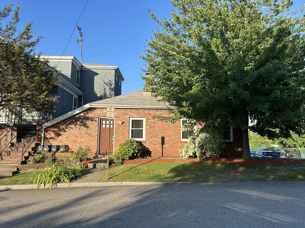 1 bed, 1 bath apartment for rent at 569 Winthrop St Unit 1, Rehoboth — photo 2 of 13