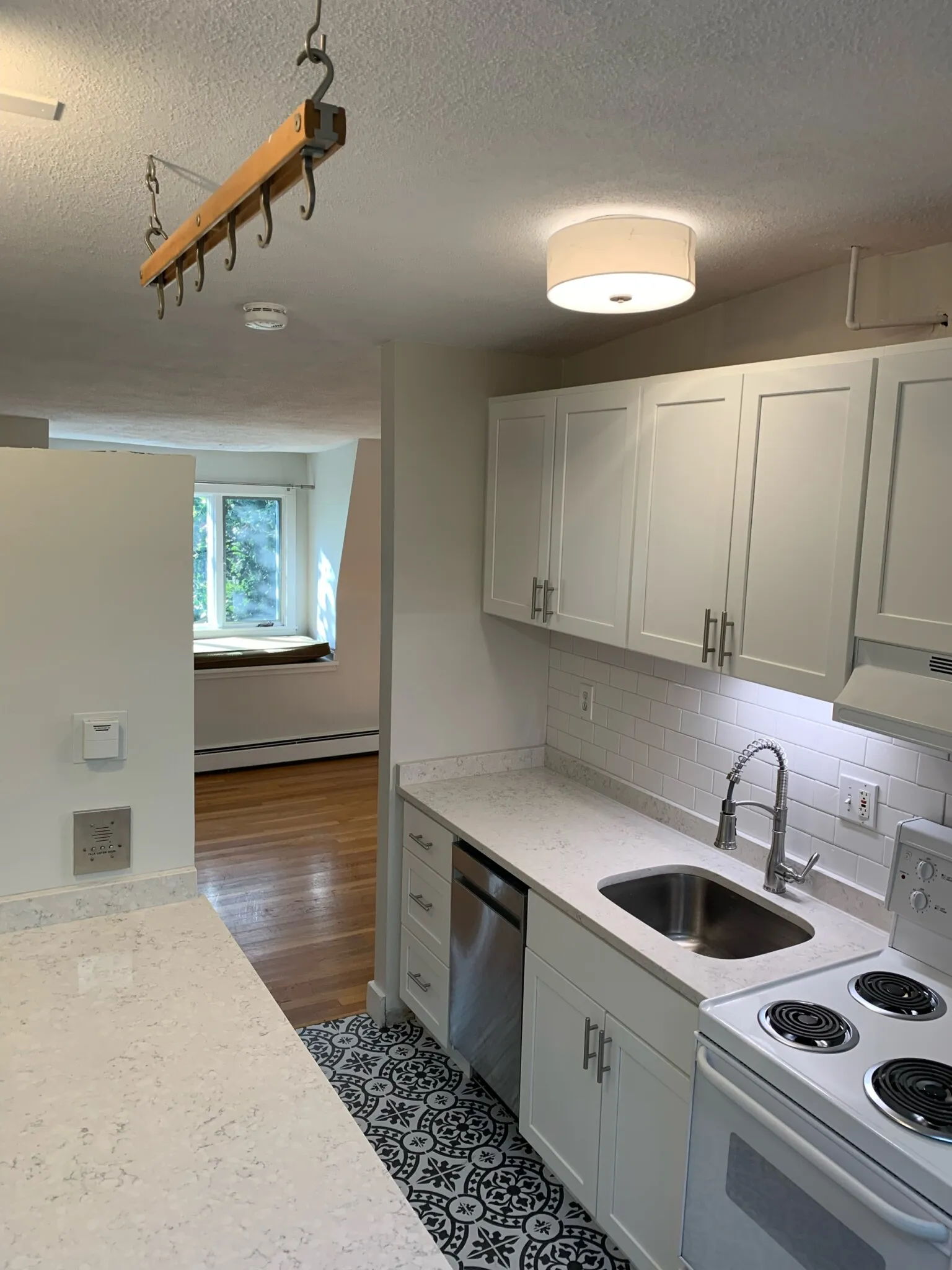 1 bed, 1 bath apartment for rent at 57 Appleton St Unit Ph, Columbus — photo 2 of 9