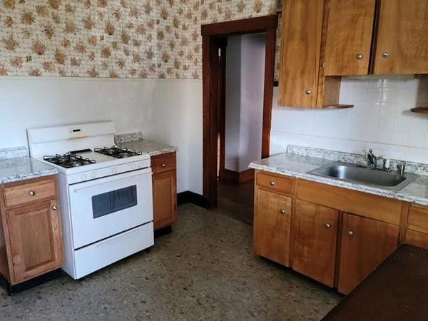3 bed, 1 bath apartment for rent at 57 Austin St Unit 2, Hyde Park — photo 15 of 17