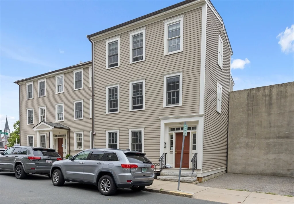 2 bed, 1 bath apartment for rent at 57 Bartlett St Unit 3, Charlestown — photo 10 of 11