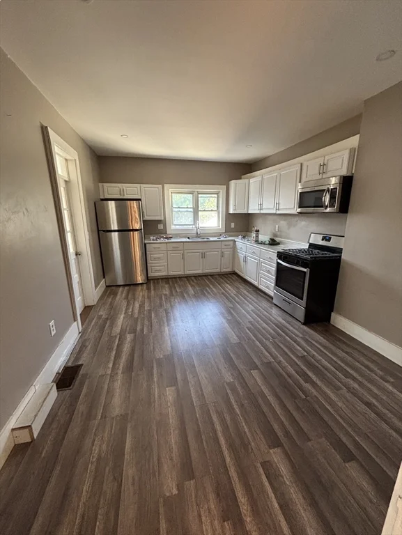 4 bed, 2 bath apartment for rent at 57 Bedford Unit 57, Waltham — photo 1 of 9