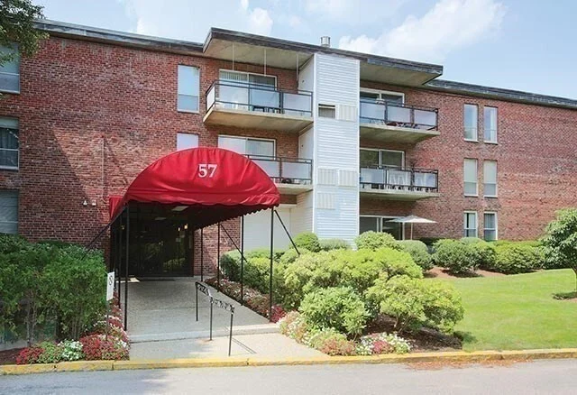 1 bed, 1 bath apartment for rent at 57 Broadlawn Park Unit 11B, Chestnut Hill — photo 3 of 13