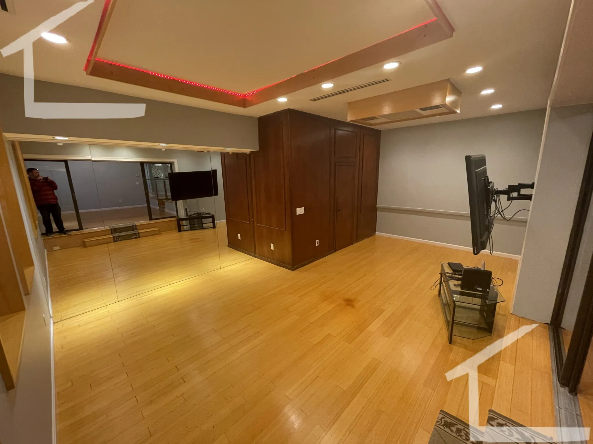 2 bed, 2 bath apartment for rent at 57 Broadlawn Park Unit 16, Chestnut Hill — photo 3 of 12
