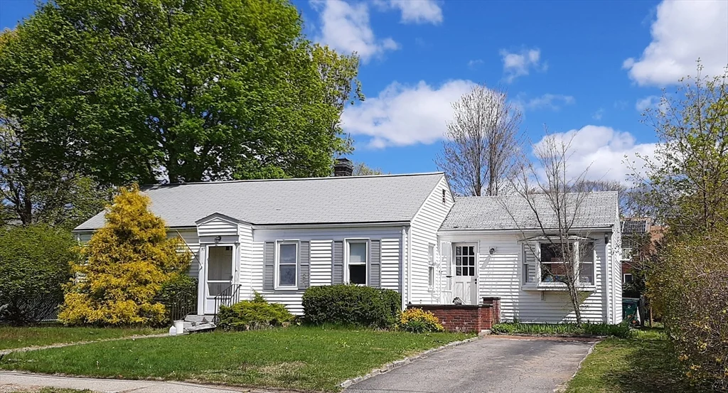 2 bed, 1 bath apartment for rent at 57 Charlemont St Unit Single Fam, Newton Highlands