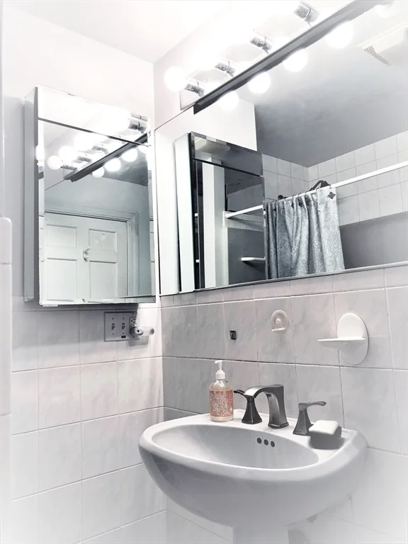 2 bed, 1 bath apartment for rent at 57 Charlemont St Unit Single Fam, Newton Highlands — photo 4 of 10