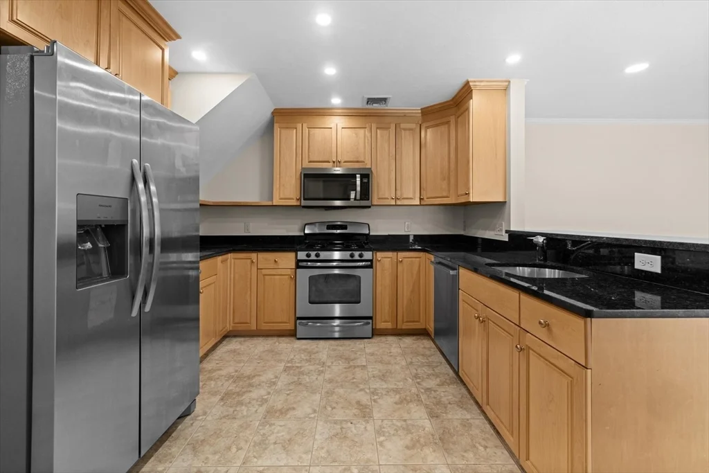 3 bed, 2 bath apartment for rent at 57 Dedham Ave Unit 201, Needham — photo 5 of 29