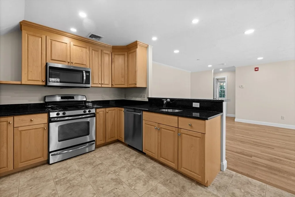 3 bed, 2 bath apartment for rent at 57 Dedham Ave Unit 201, Needham — photo 7 of 29