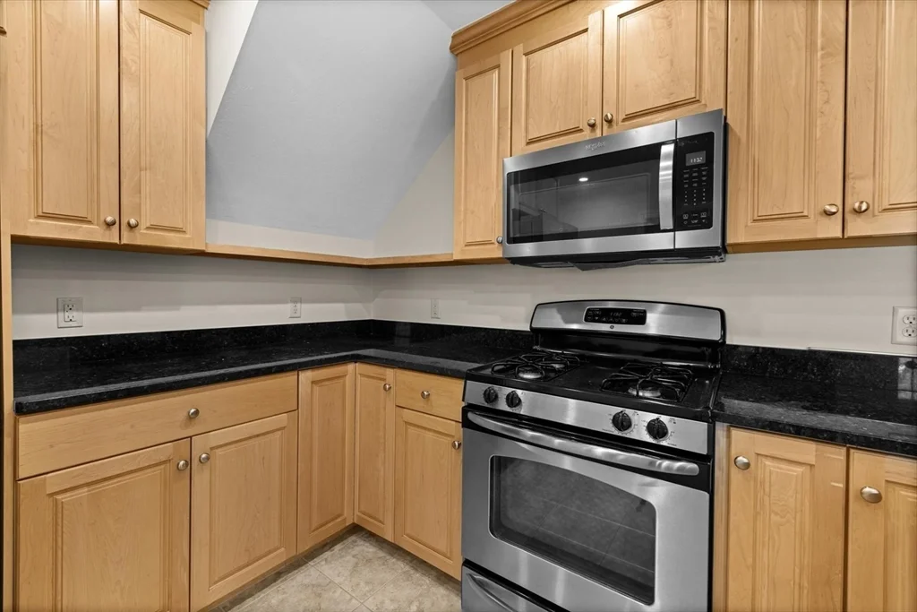 3 bed, 2 bath apartment for rent at 57 Dedham Ave Unit 201, Needham — photo 6 of 29