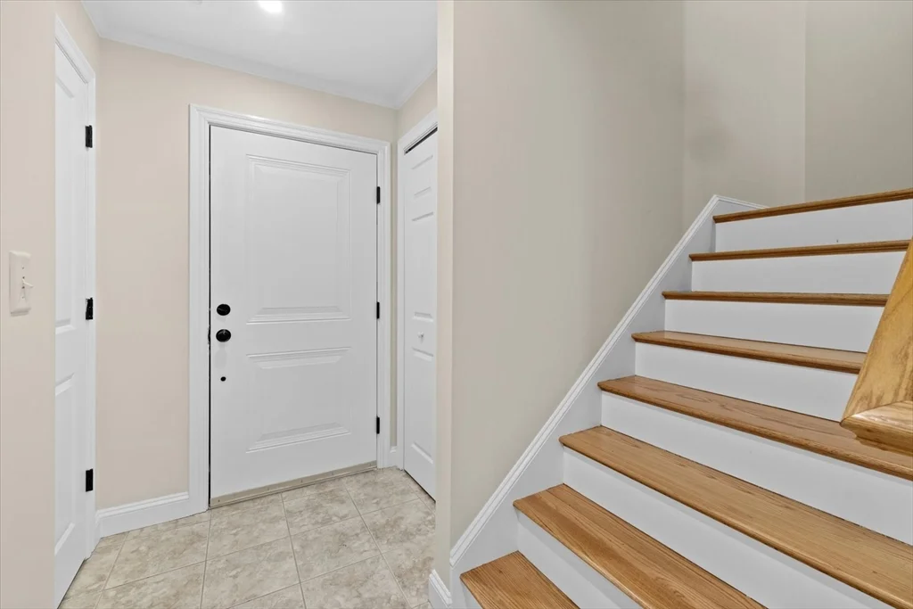 3 bed, 2 bath apartment for rent at 57 Dedham Ave Unit 201, Needham — photo 2 of 29