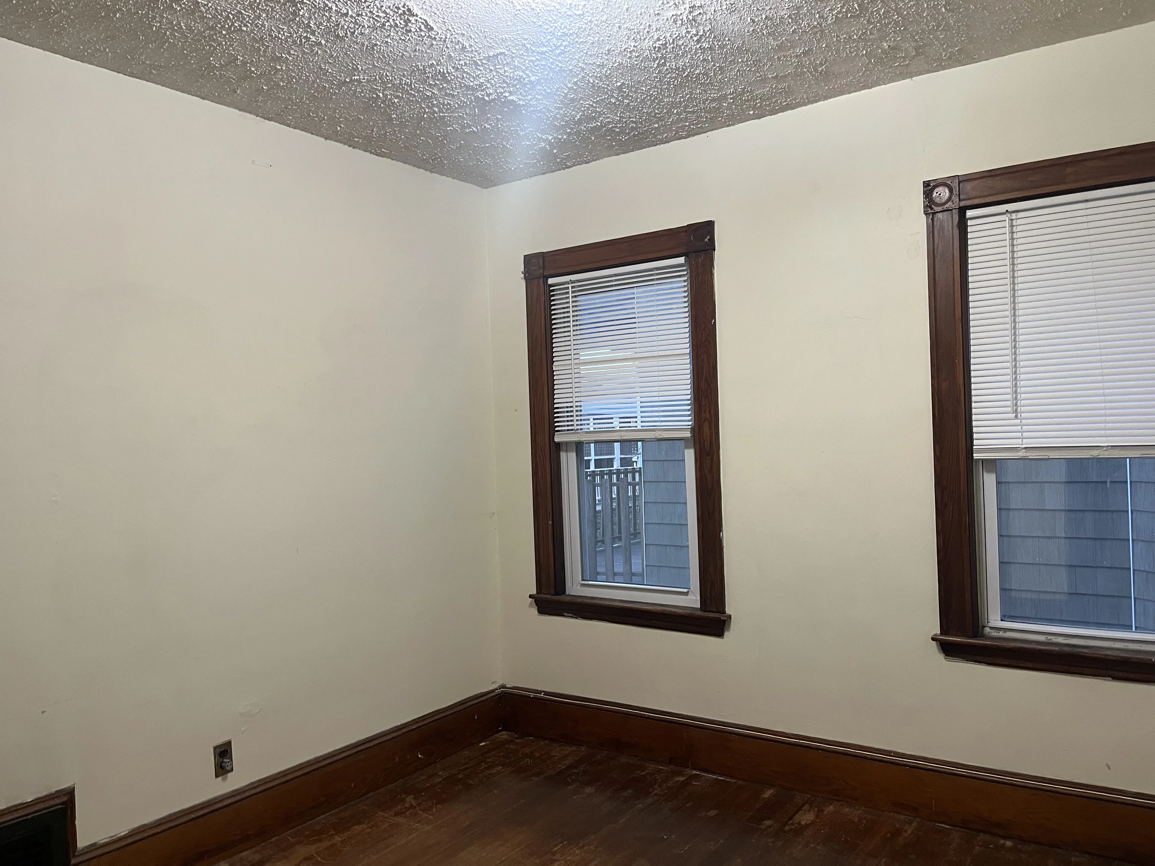 4 bed, 2 bath apartment for rent at 57 Dimick St Unit 2, Ward Two — photo 1 of 7