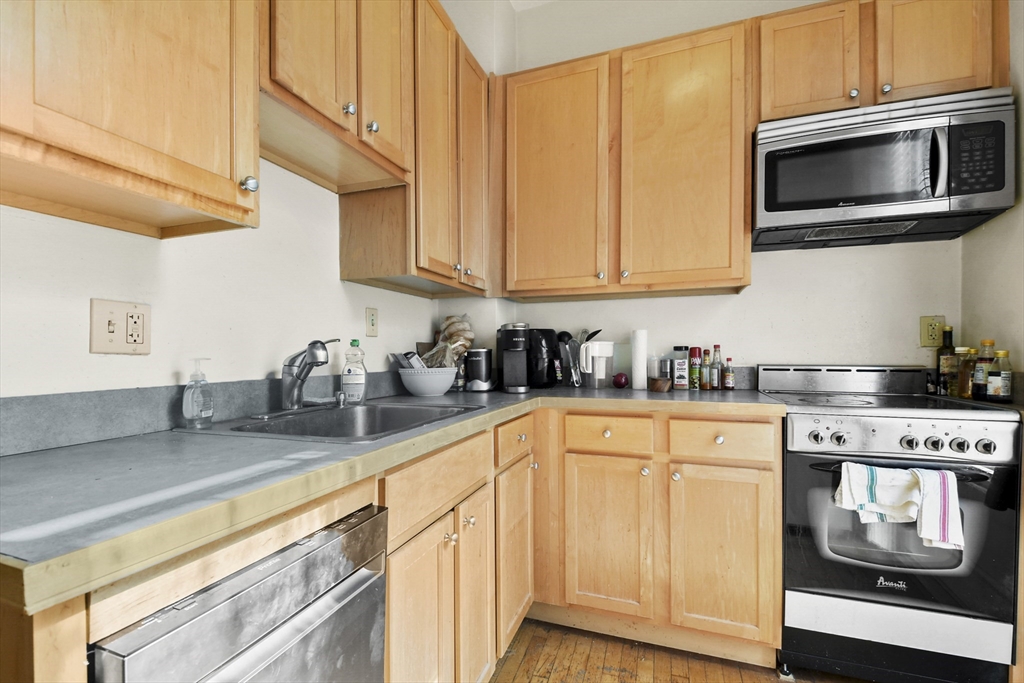 1 bed, 1 bath apartment for rent at 57 E Springfield Unit 2, Boston — photo 8 of 16
