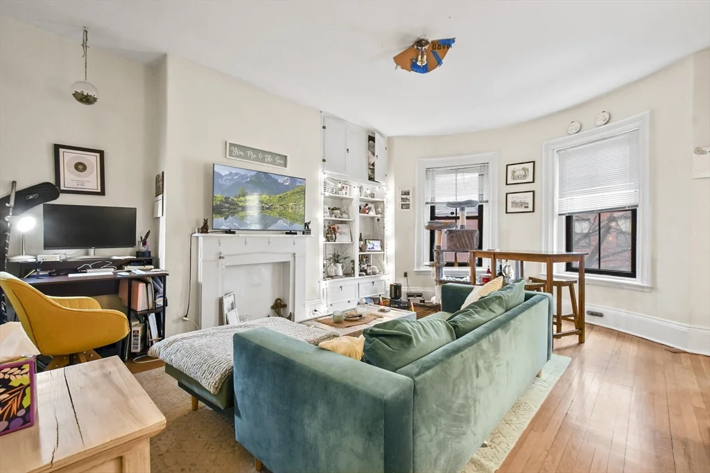 1 bed, 1 bath apartment for rent at 57 E Springfield Unit 4, South End — photo 3 of 11
