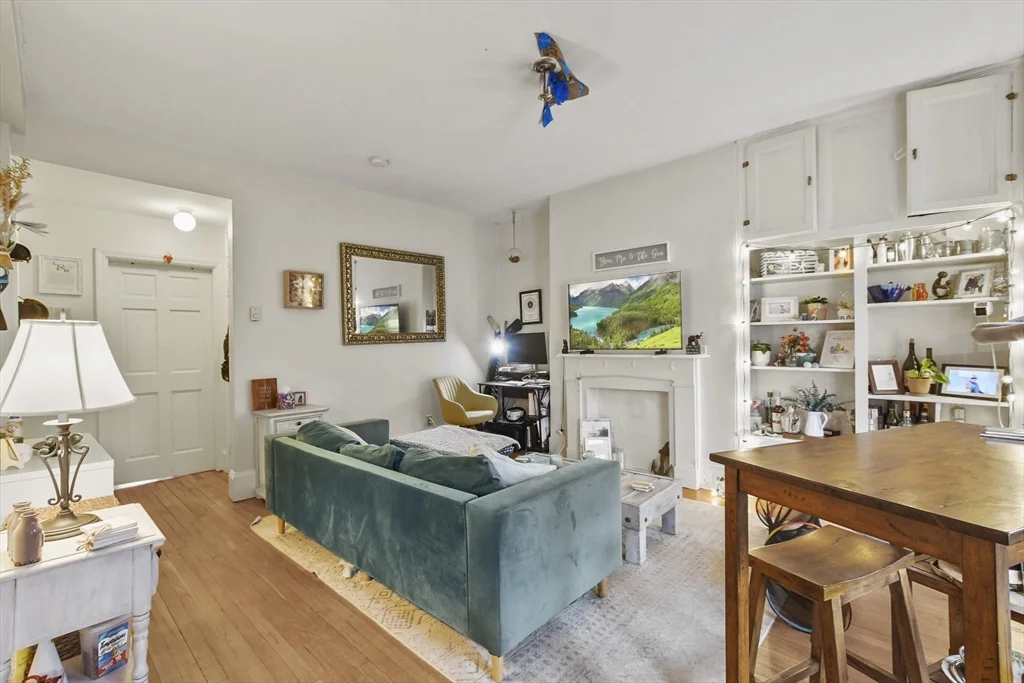 1 bed, 1 bath apartment for rent at 57 E Springfield Unit 4, South End — photo 1 of 11