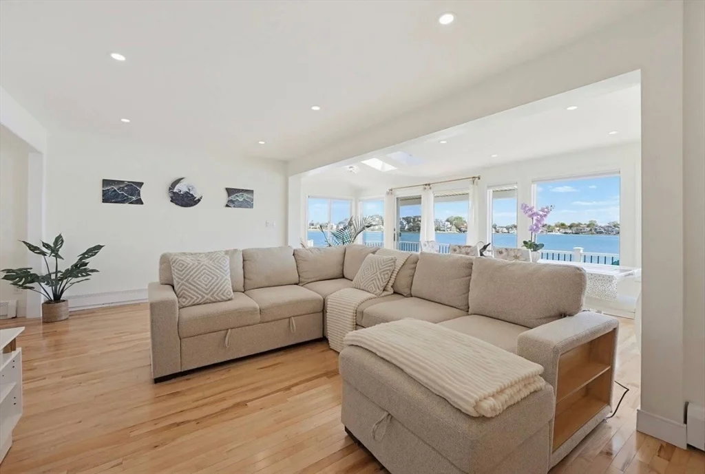 4 bed, 2 bath apartment for rent at 57 Edgewater Rd, Hull