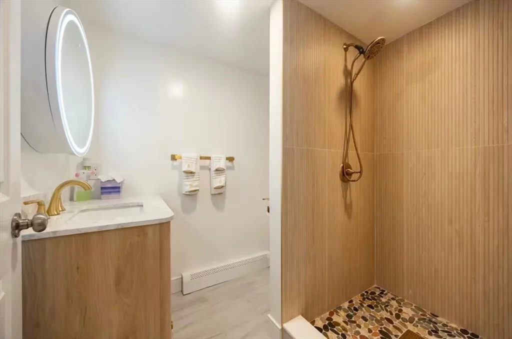 4 bed, 2 bath apartment for rent at 57 Edgewater Rd, Hull — photo 9 of 13
