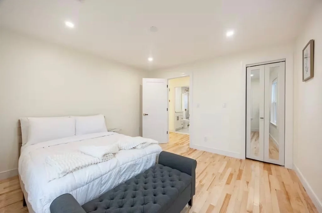 4 bed, 2 bath apartment for rent at 57 Edgewater Rd, Hull — photo 11 of 13