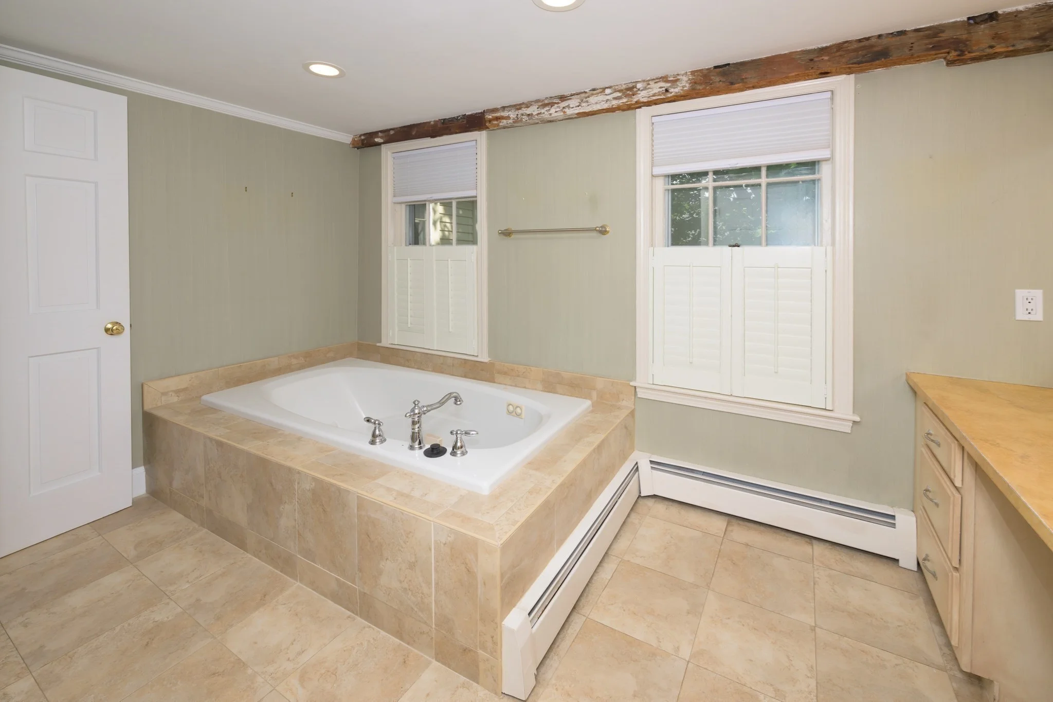 2 bed, 2 bath apartment for rent at 57 Elm Unit St, Marblehead — photo 11 of 20