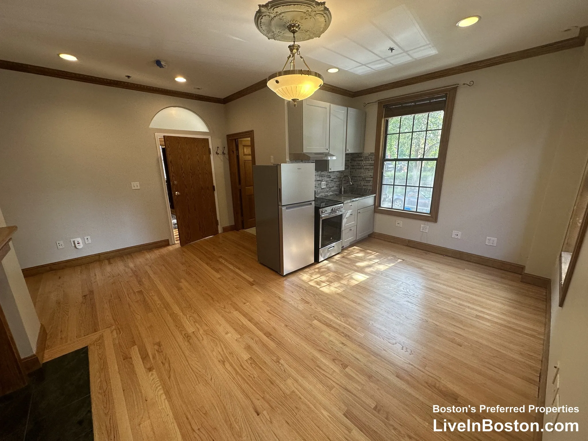 Studio bed, 1 bath apartment for rent at 57 Gainsborough St Unit 2, Fenway — photo 3 of 8