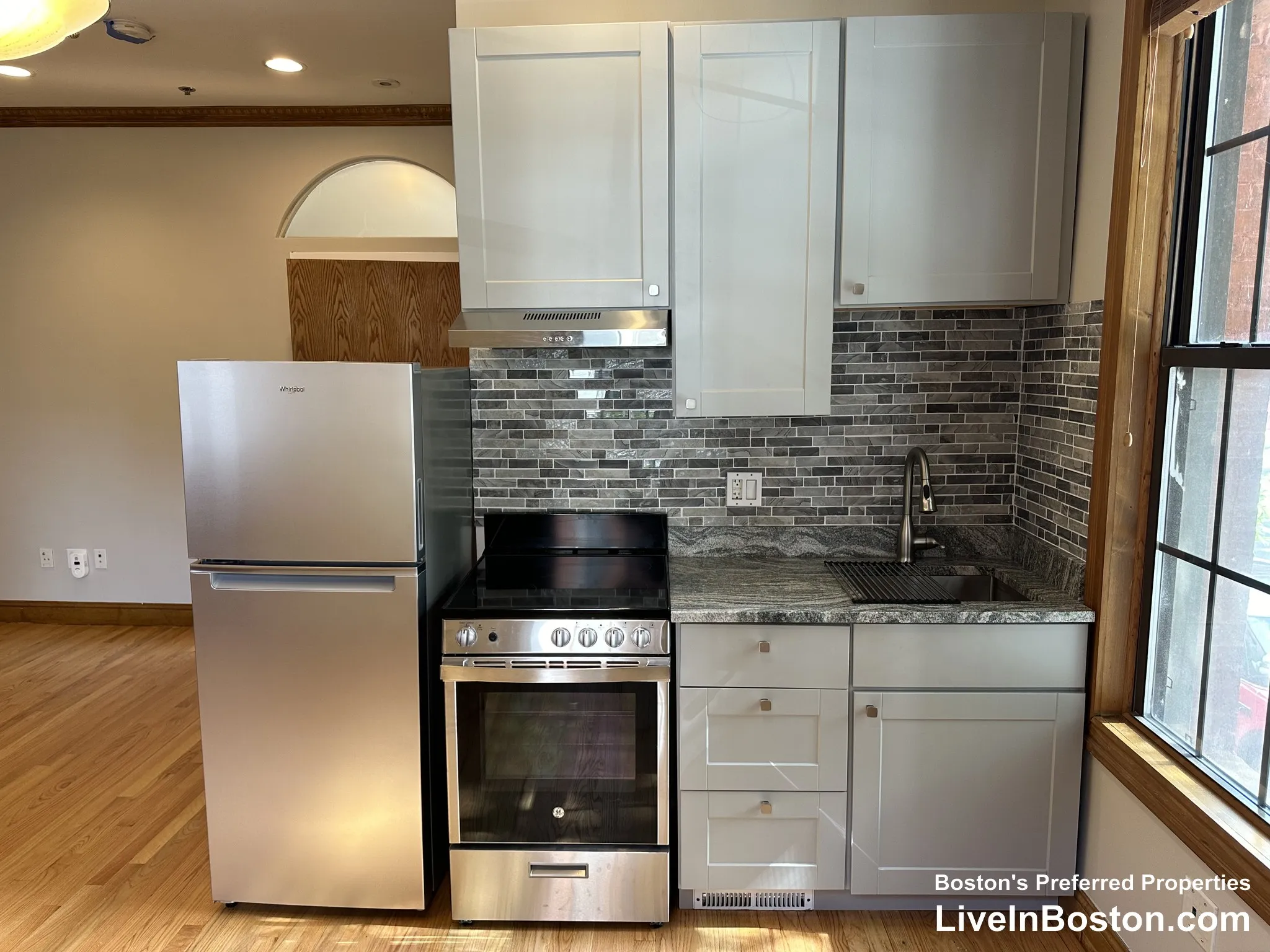 Studio bed, 1 bath apartment for rent at 57 Gainsborough St Unit 2, Fenway — photo 2 of 8