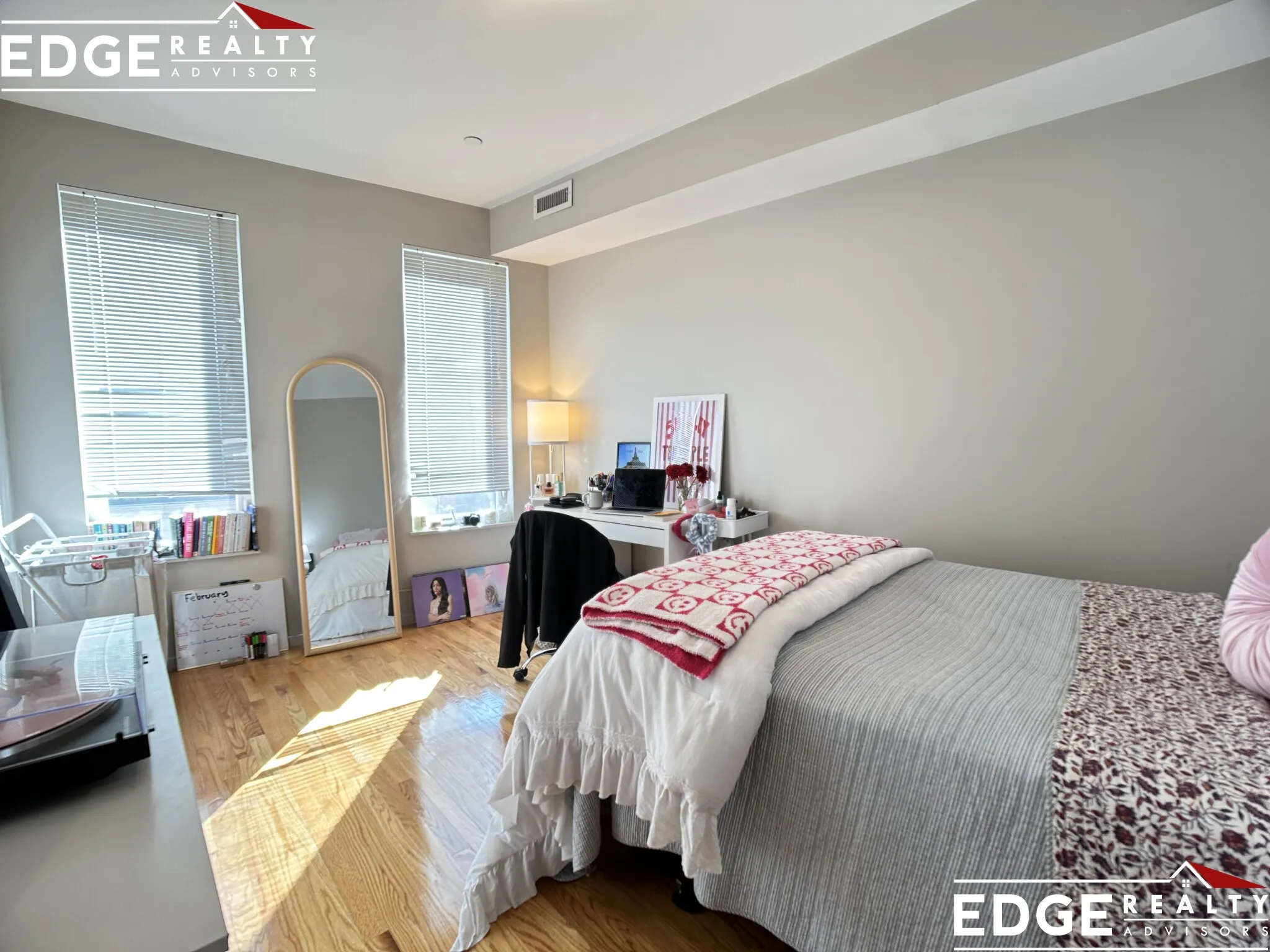 5 bed, 2.5 bath apartment for rent at 57 Glenville Ave Unit N/A, Allston — photo 8 of 13