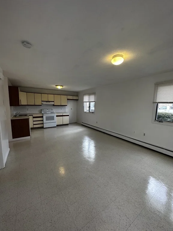 1 bed, 1 bath apartment for rent at 57 Greentree Ln Unit 1, Revere — photo 2 of 11