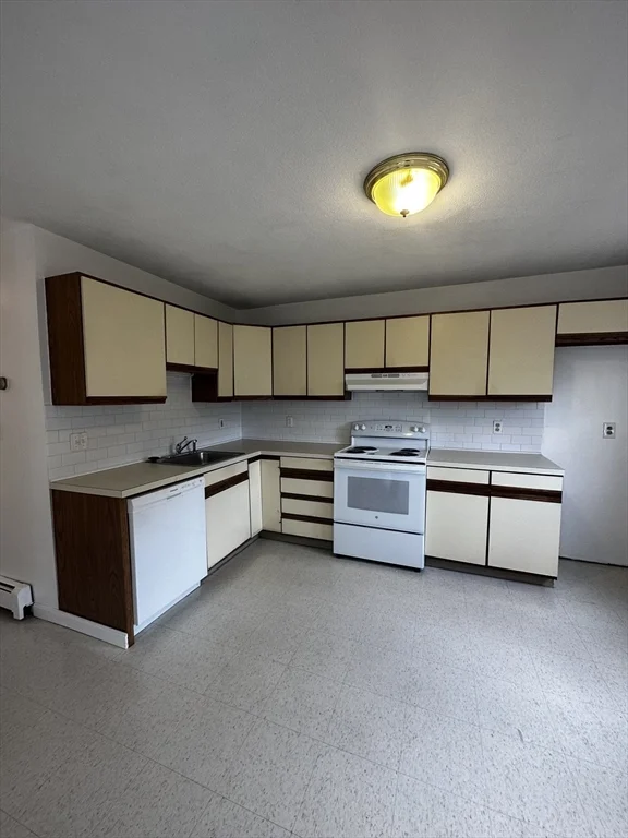 1 bed, 1 bath apartment for rent at 57 Greentree Ln Unit 1, Revere — photo 1 of 11