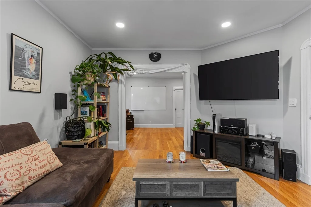 2 bed, 1 bath apartment for rent at 57 Grove St Unit 57, Davis Square — photo 3 of 24