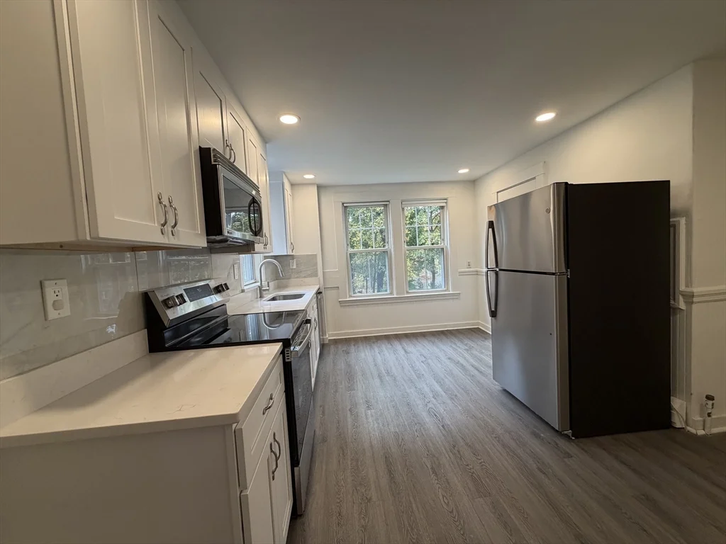 2 bed, 1 bath apartment for rent at 57 Harvard St Ext Unit 1, Natick — photo 4 of 13