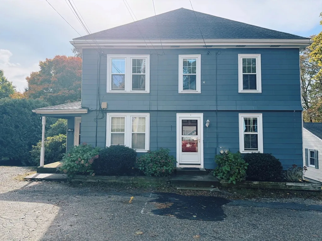 3 bed, 1 bath apartment for rent at 57 Harvard St Ext Unit 2, Natick — photo 1 of 14