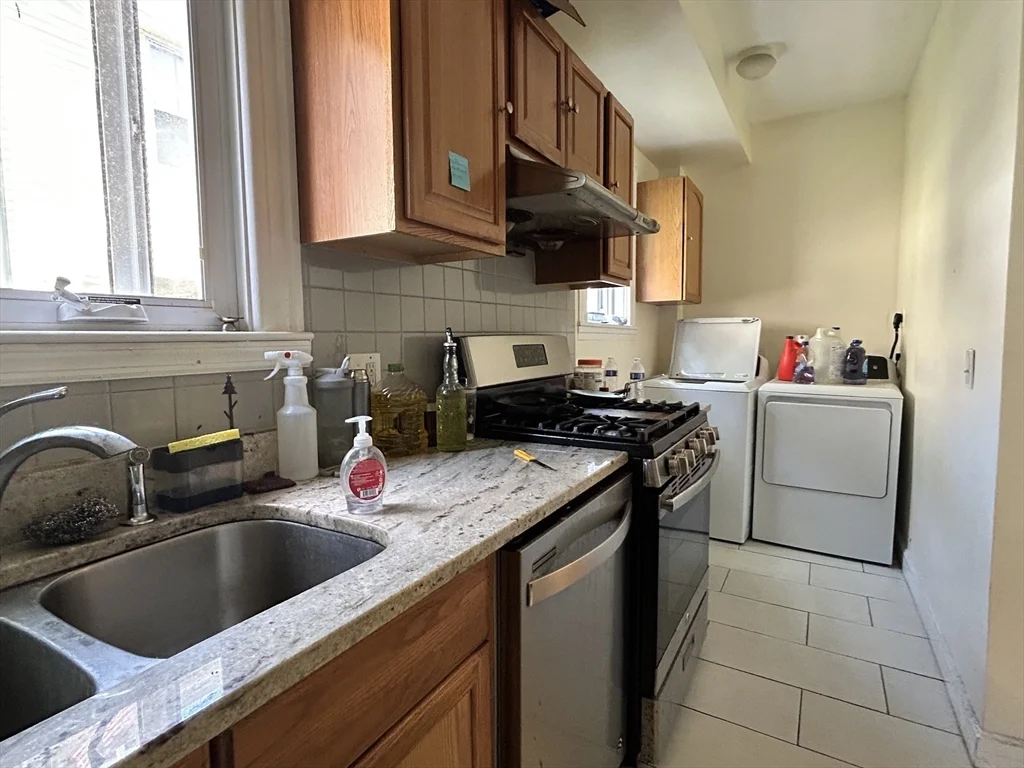 3 bed, 1 bath apartment for rent at 57 Judson St Unit 2, Malden — photo 4 of 5