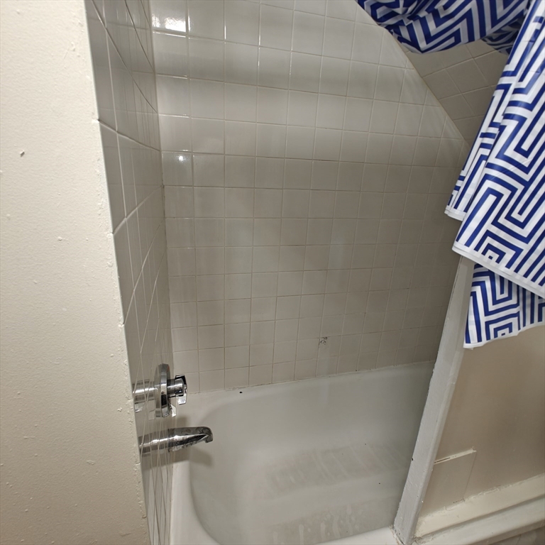 3 bed, 1 bath apartment for rent at 57 King St Unit 5, Worcester — photo 6 of 15