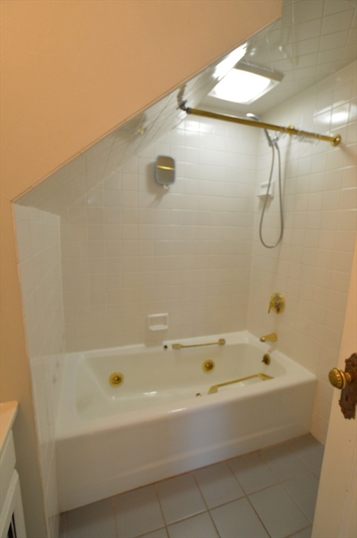 3 bed, 1 bath apartment for rent at 57 Lindall St Unit 1, Danvers — photo 3 of 16