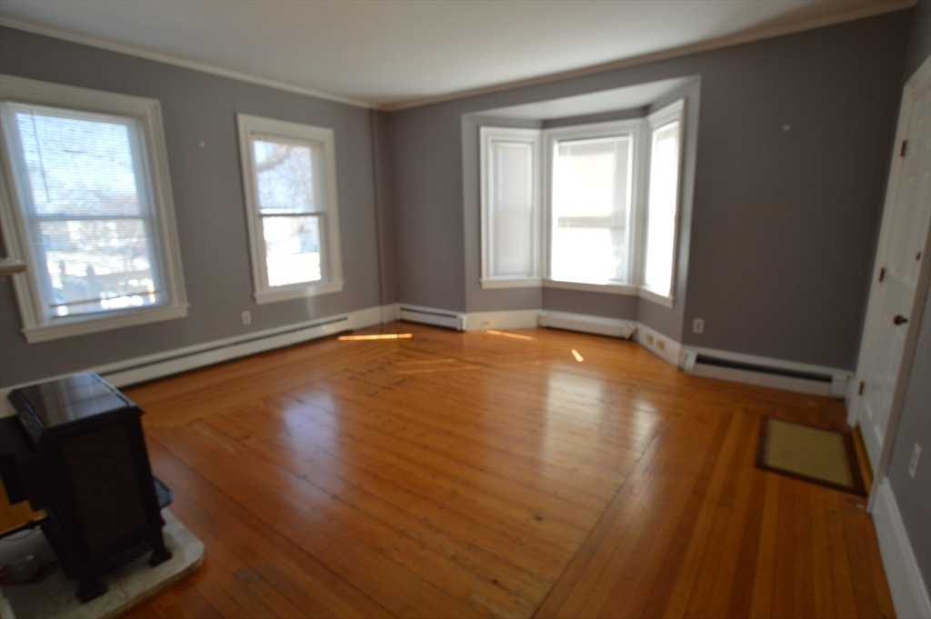 3 bed, 1 bath apartment for rent at 57 Lindall St Unit 1, Danvers — photo 2 of 16
